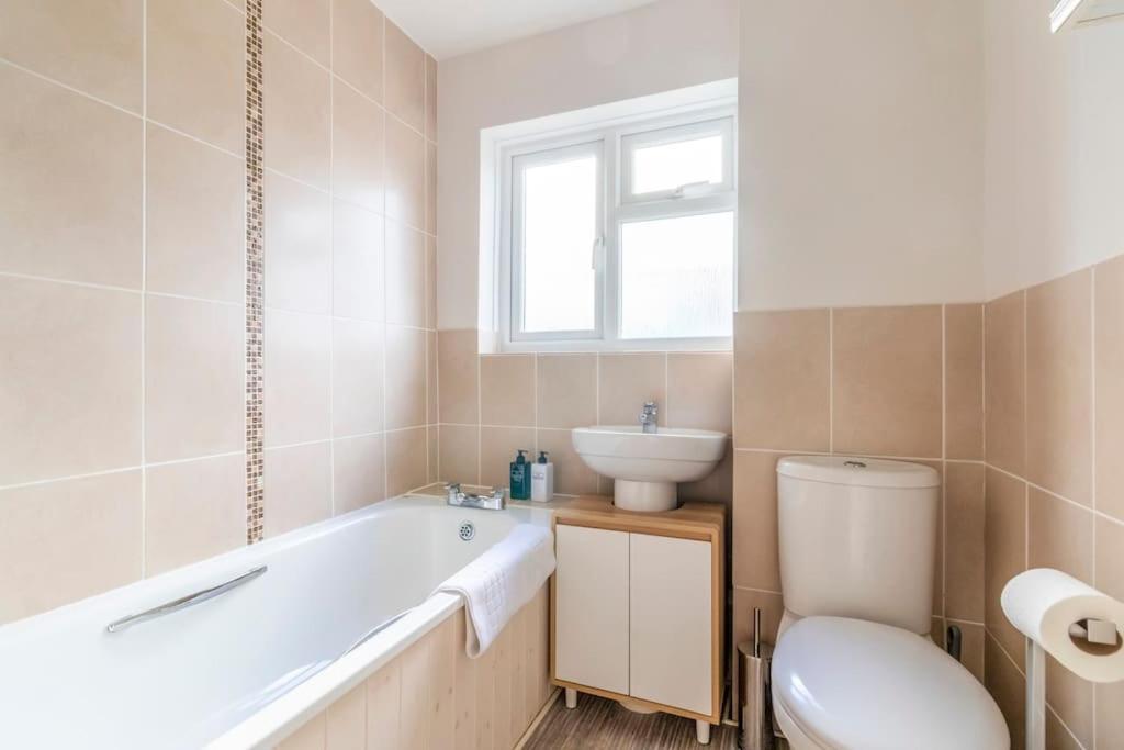 Spacious Sea View 2 Bedroom Sleeps 6-Free Parking Bournemouth Bagian luar foto