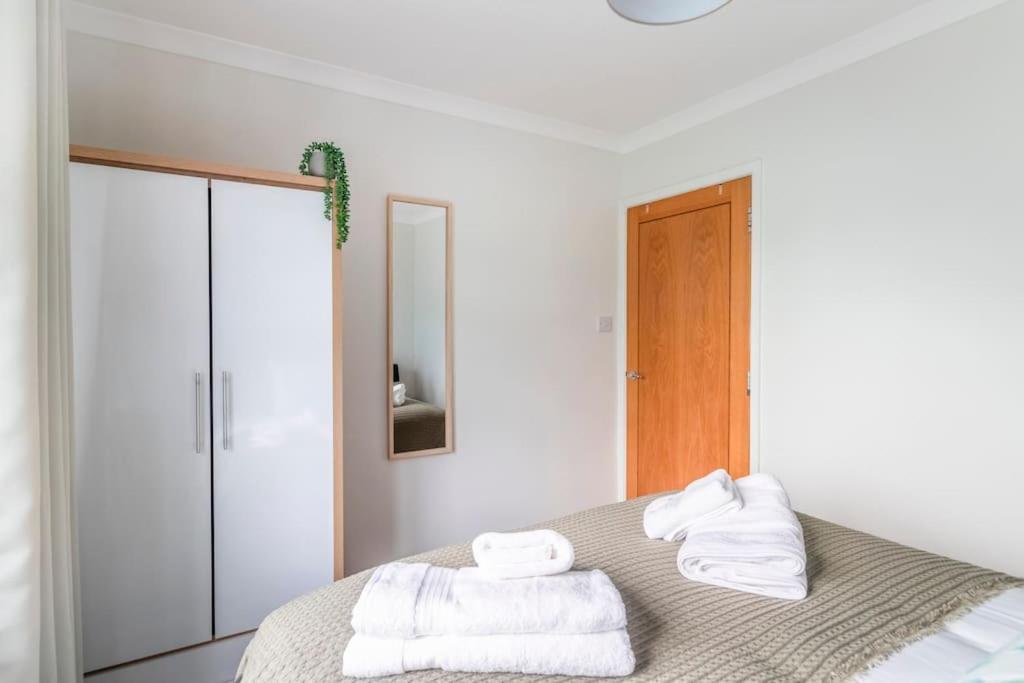 Spacious Sea View 2 Bedroom Sleeps 6-Free Parking Bournemouth Bagian luar foto