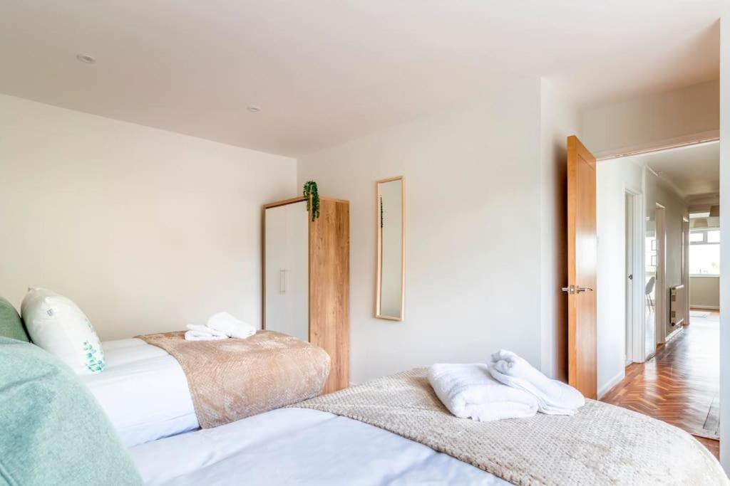Spacious Sea View 2 Bedroom Sleeps 6-Free Parking Bournemouth Bagian luar foto