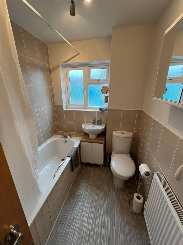 Spacious Sea View 2 Bedroom Sleeps 6-Free Parking Bournemouth Bagian luar foto